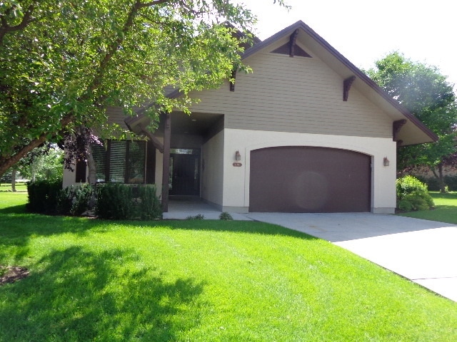 Midway House: 1 W Village Circle