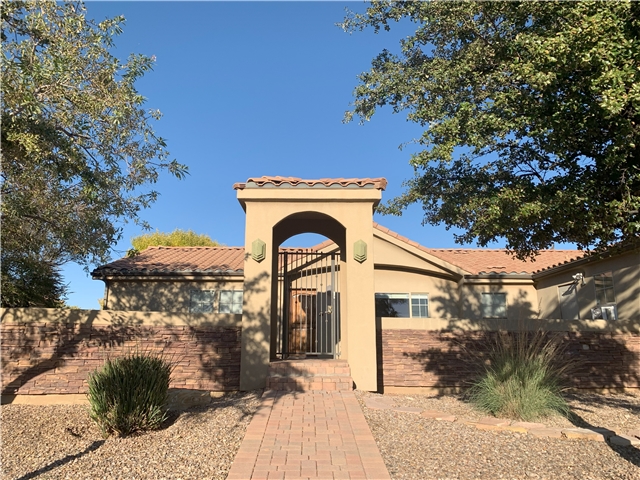 Saint George House: 832 Crystal Dr