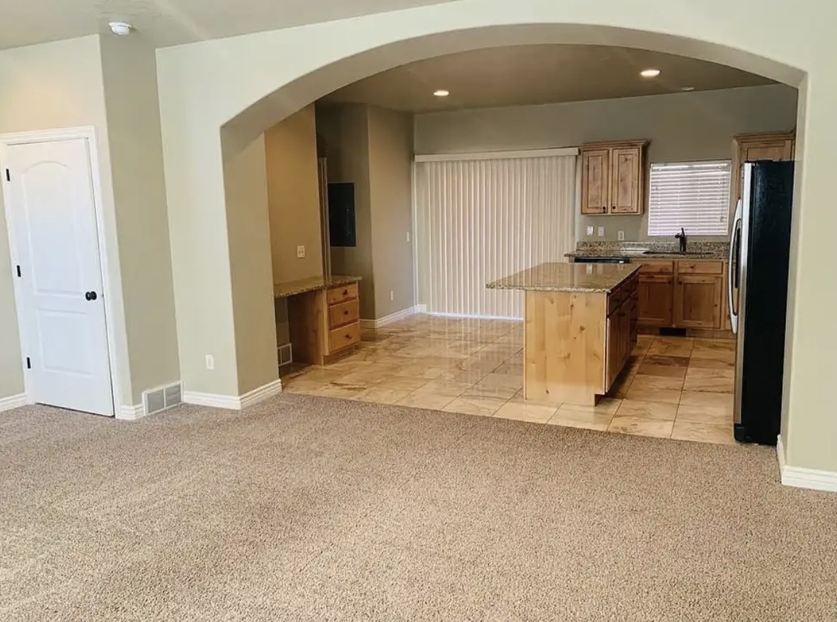 Sandy Single Room: 132 E Sego Lily Dr