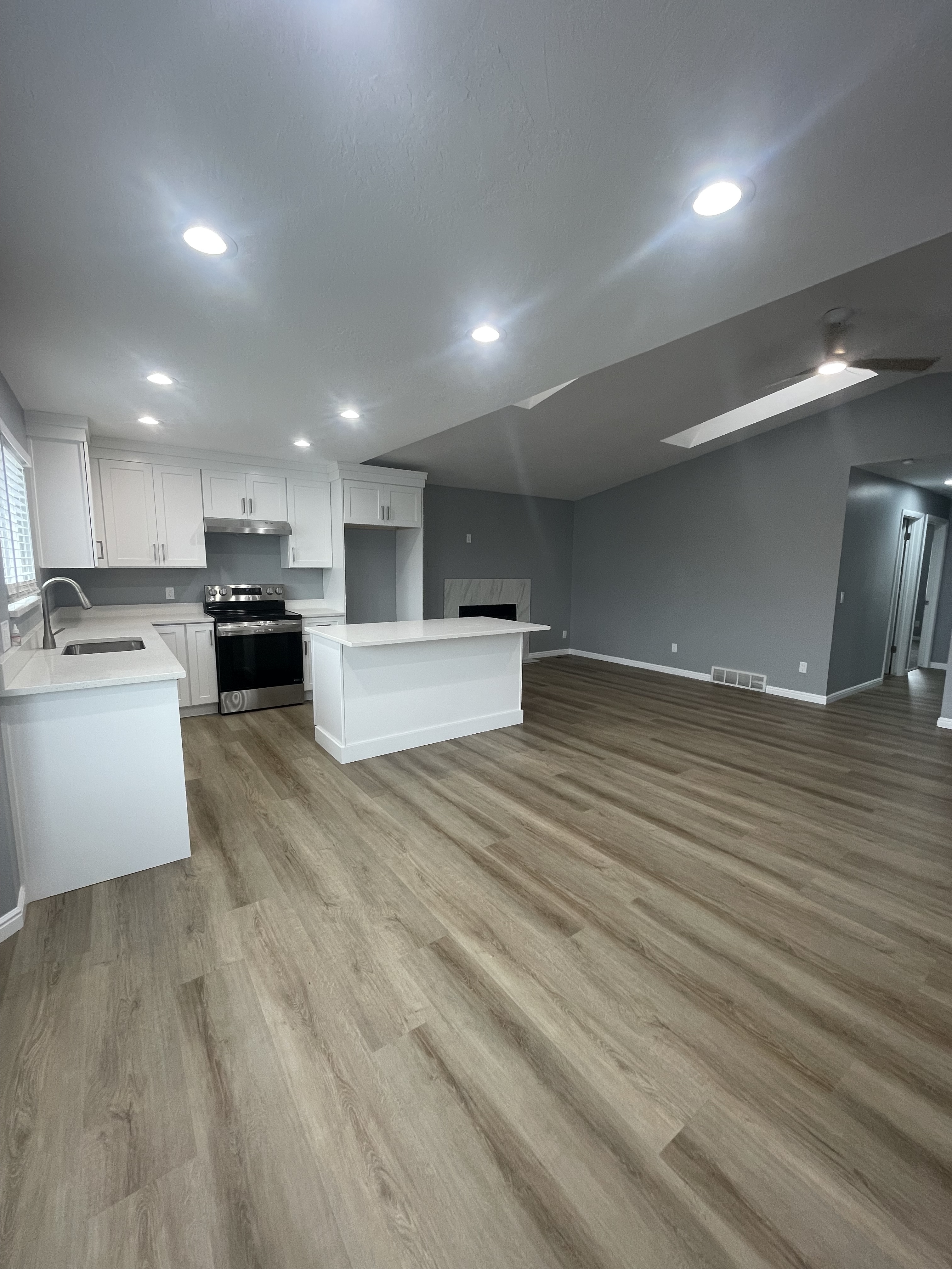 Murray House: 1173 W Brandonwood Dr