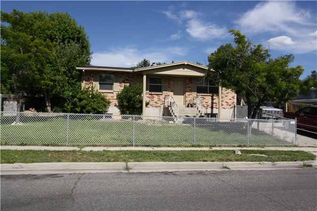 Midvale House: 6789 S Enchanted Dr