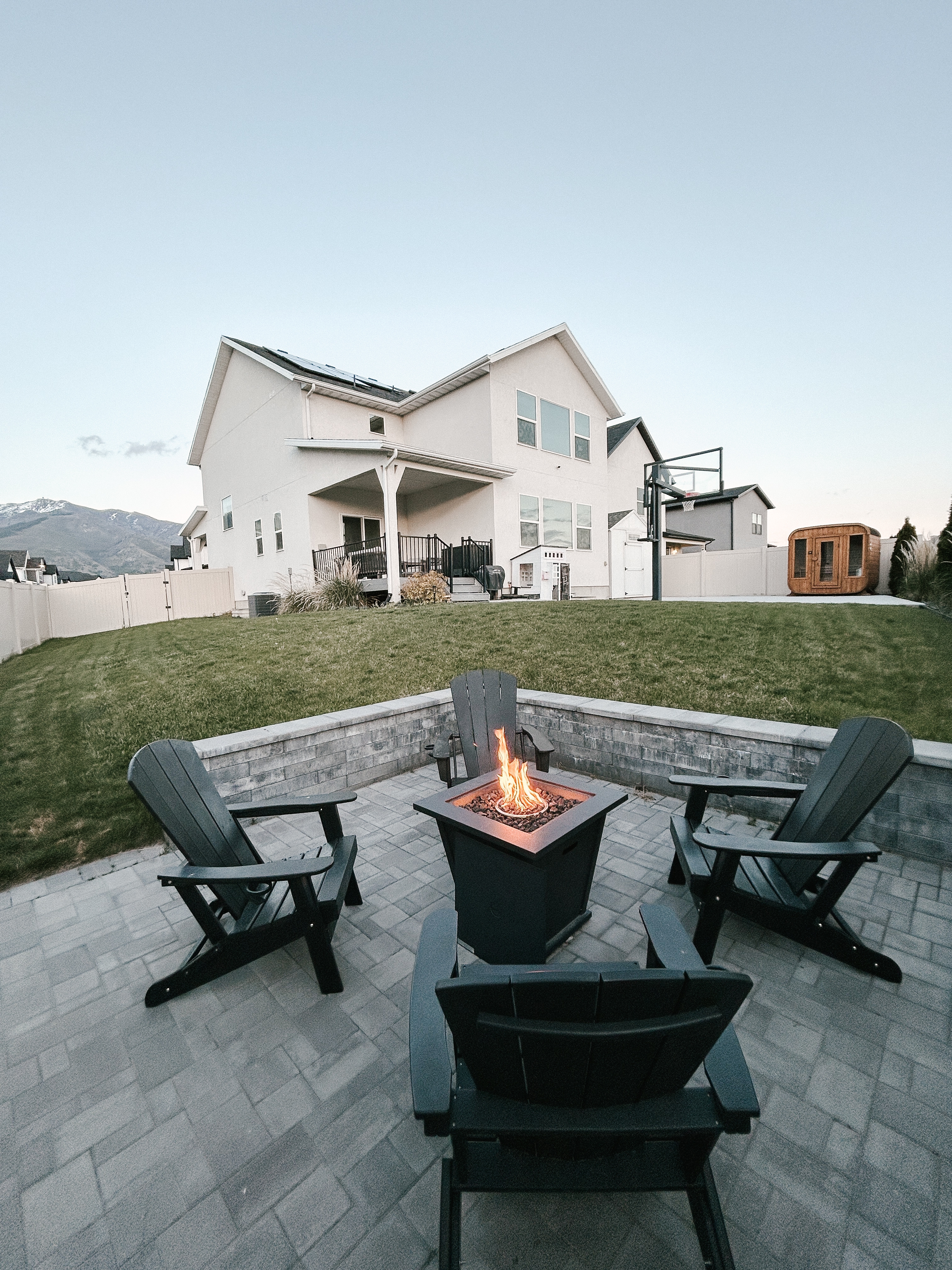 Kaysville House: 682 S Edge Ln