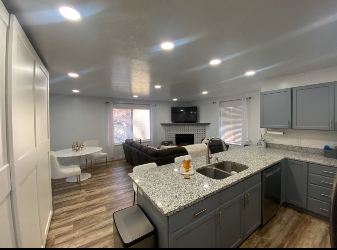 Sandy Condo: 9295 S Jefferson Ln