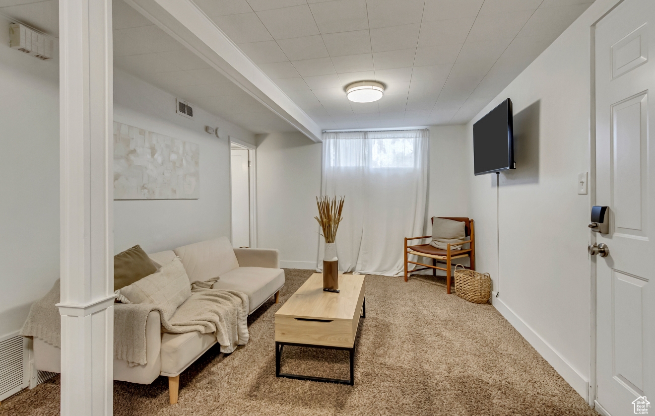 Sandy In-Law/Basement: 721 E Vics Rd