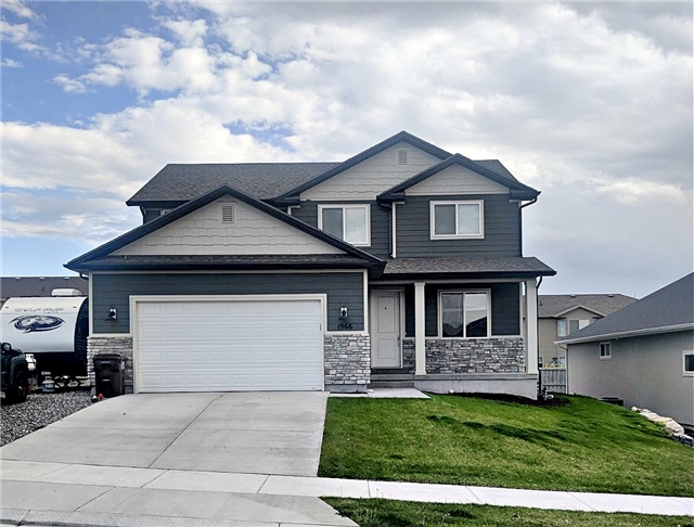 Eagle Mountain House: 1966 E Blue Spruce Rd