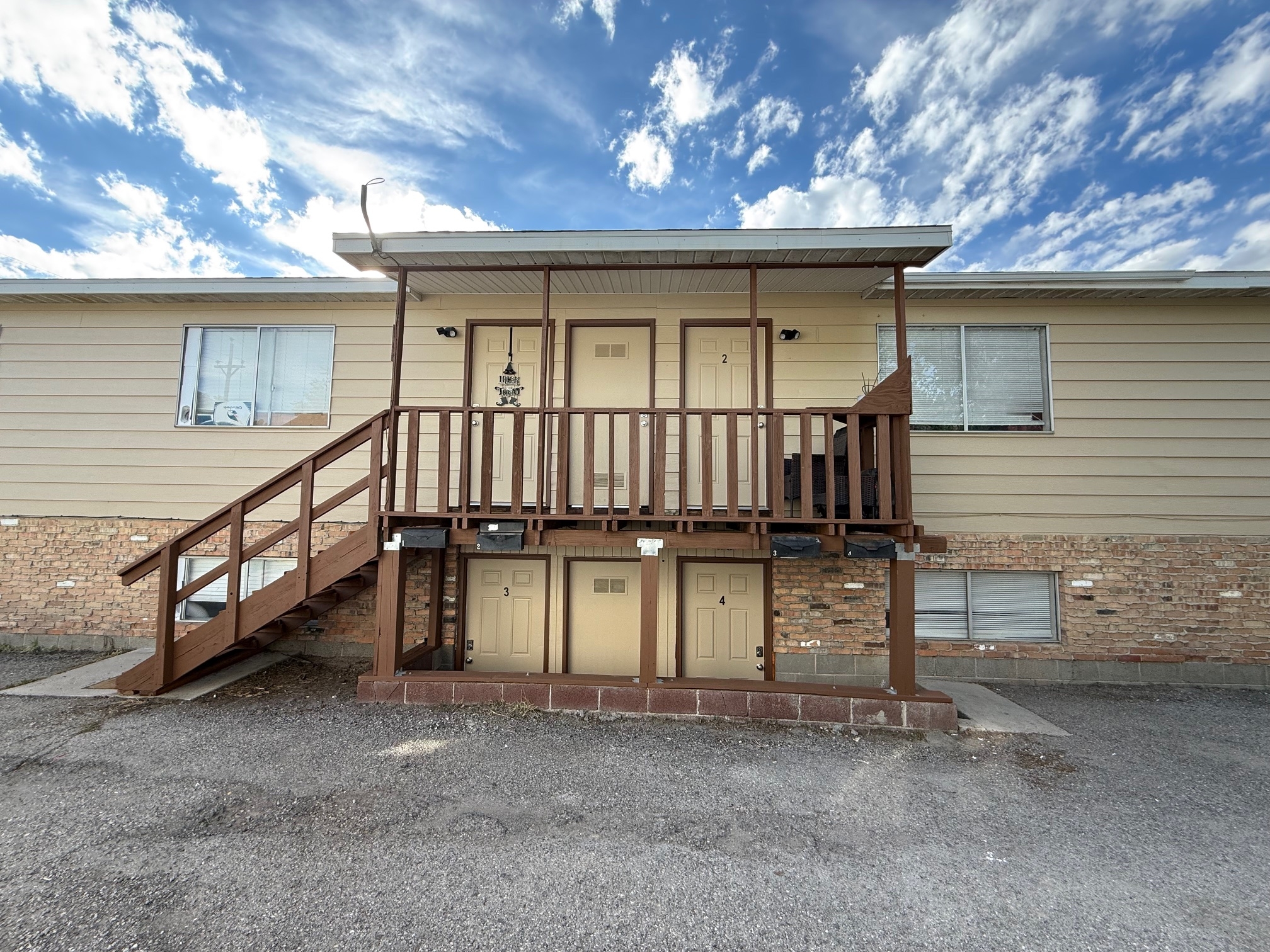Price Apartment: 260 W 400 S