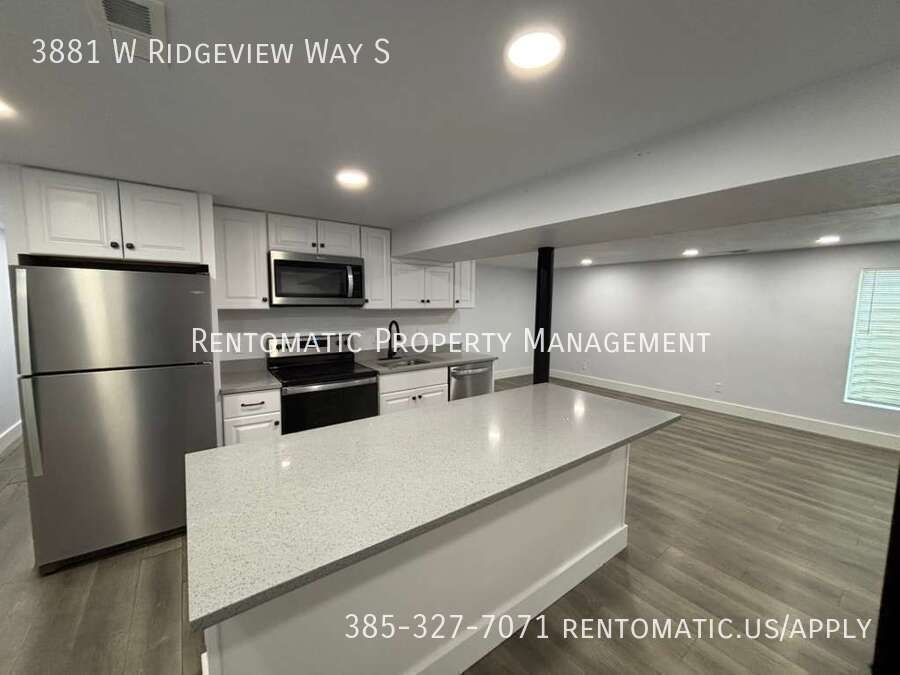 Salt Lake City House: 3881 W Ridgeview Way