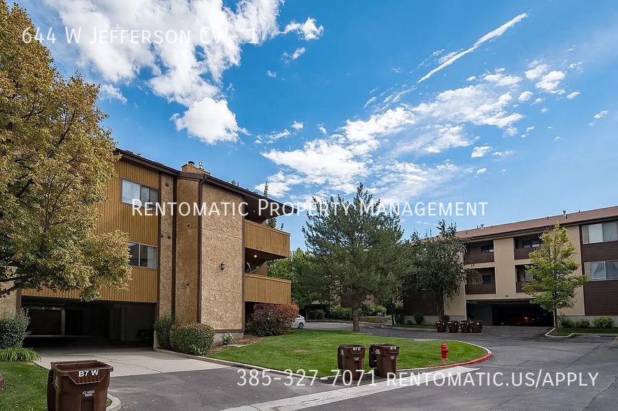 Sandy Condo: 644 W Jefferson Cv