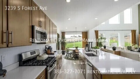 Saratoga Springs House: 3239 S Forest Ave