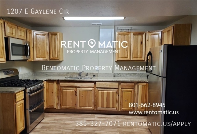 Sandy House: 1207 E Gaylene Cir