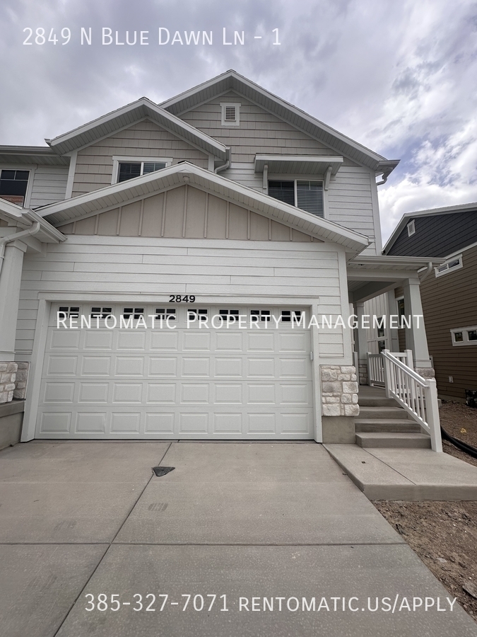 Saratoga Springs Townhome: 2849 N Blue Dawn Ln