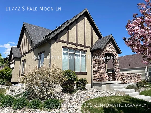 South Jordan House: 11772 S Pale Moon Ln