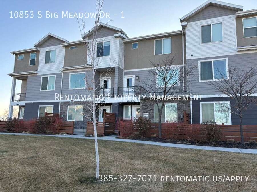 South Jordan Townhome: 10853 S Big Meadow Dr
