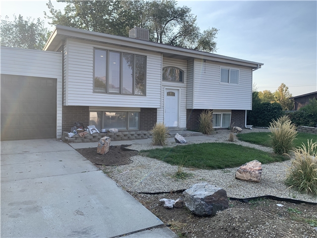 Sandy House: 9822 S Darin Dr