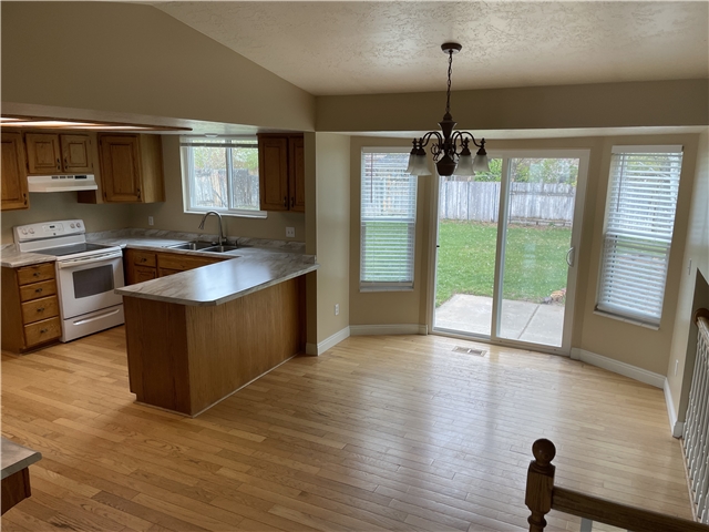 Sandy House: 11801 S Hidden Valley Rd