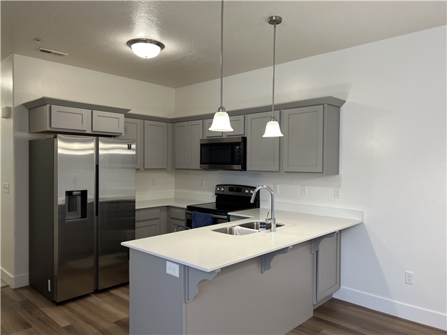 Vineyard Multiplex: 684 N 380 W