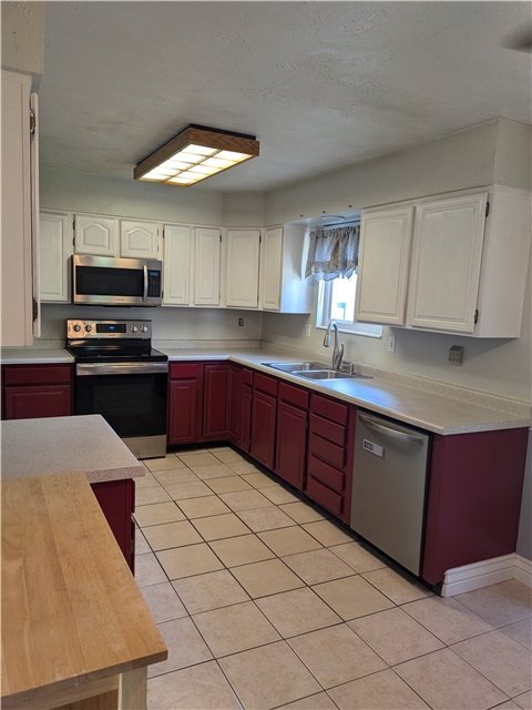 Sandy Single Room: 554 E 9120 S