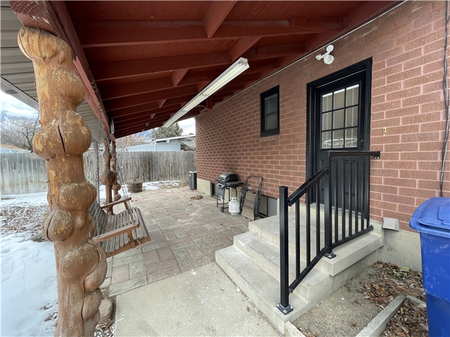 Sandy House: 1041 E Platinum Way