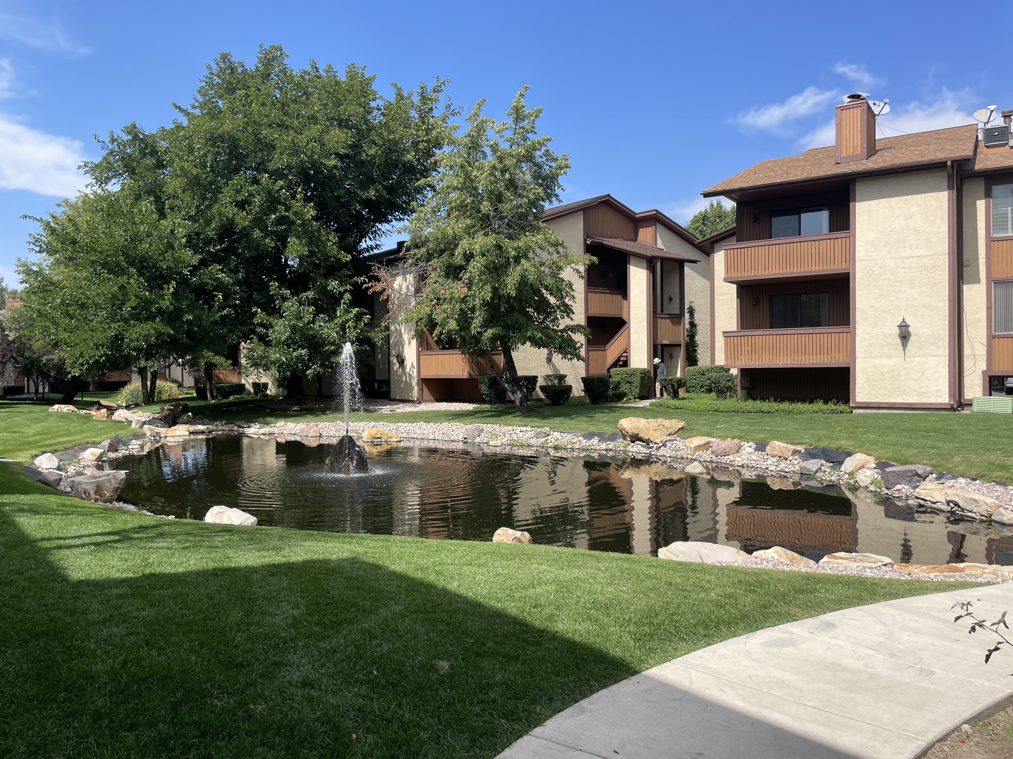 Midvale House: 6893 S Countrywoods Cir