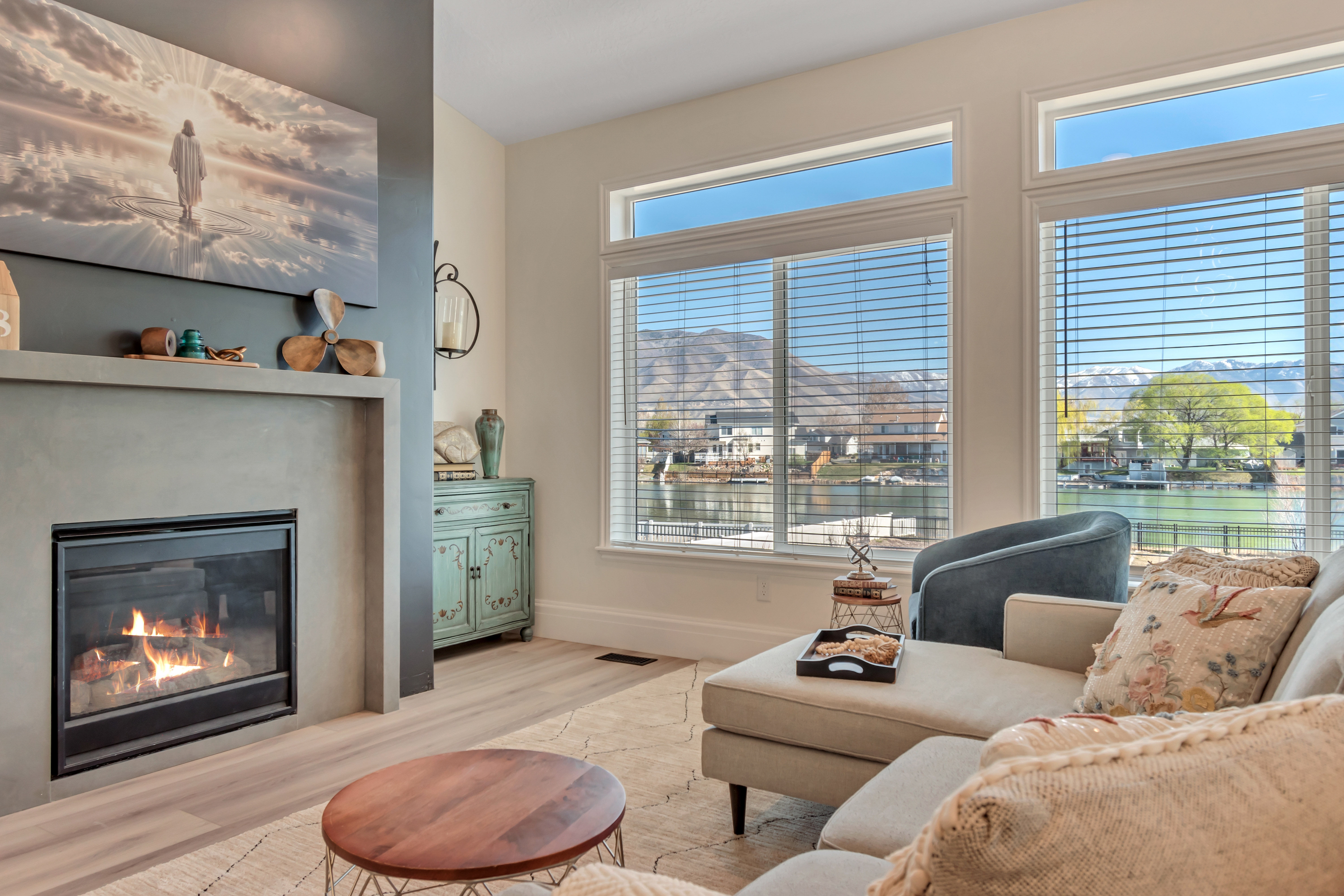 Tooele House: 253 W Delgada Ln