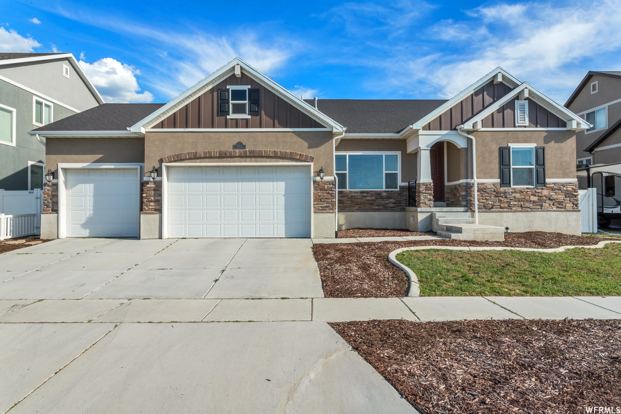 Tooele House: 253 W Delgada Ln