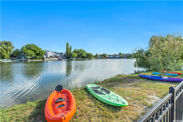 Tooele House: 253 W Delgada Ln