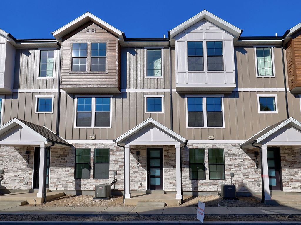 Midvale Townhome: 350 W California Dr