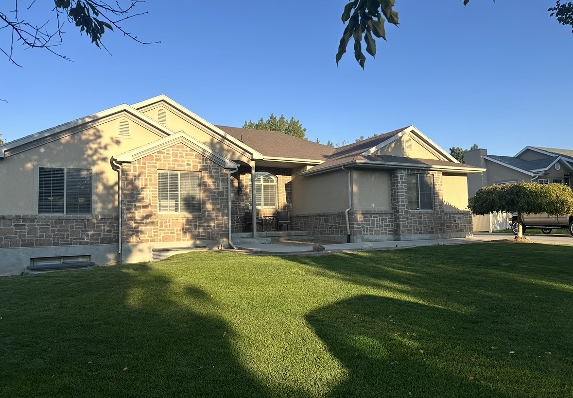 Herriman House: 13991 S Sierra Glow Ln