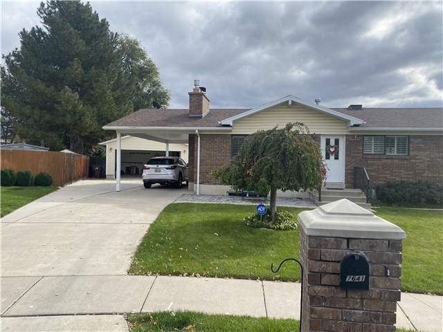 Midvale House: 7641 S Casa Negra Cir