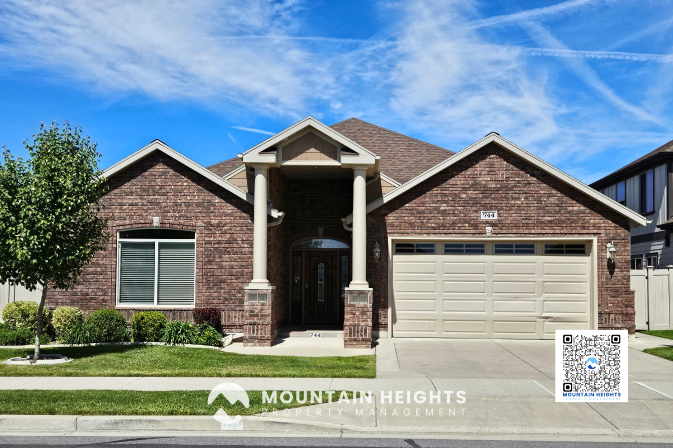 Sandy House: 744 W Lazy Oak Way