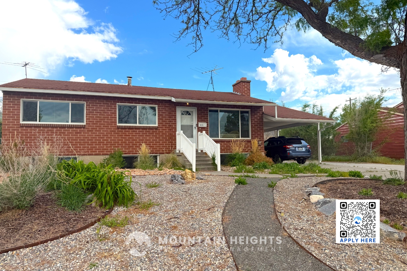Sandy In-Law/Basement: 9889 S Poppy Ln