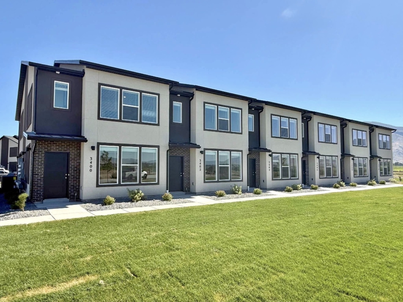Logan Townhome: 3380 S 1010 W