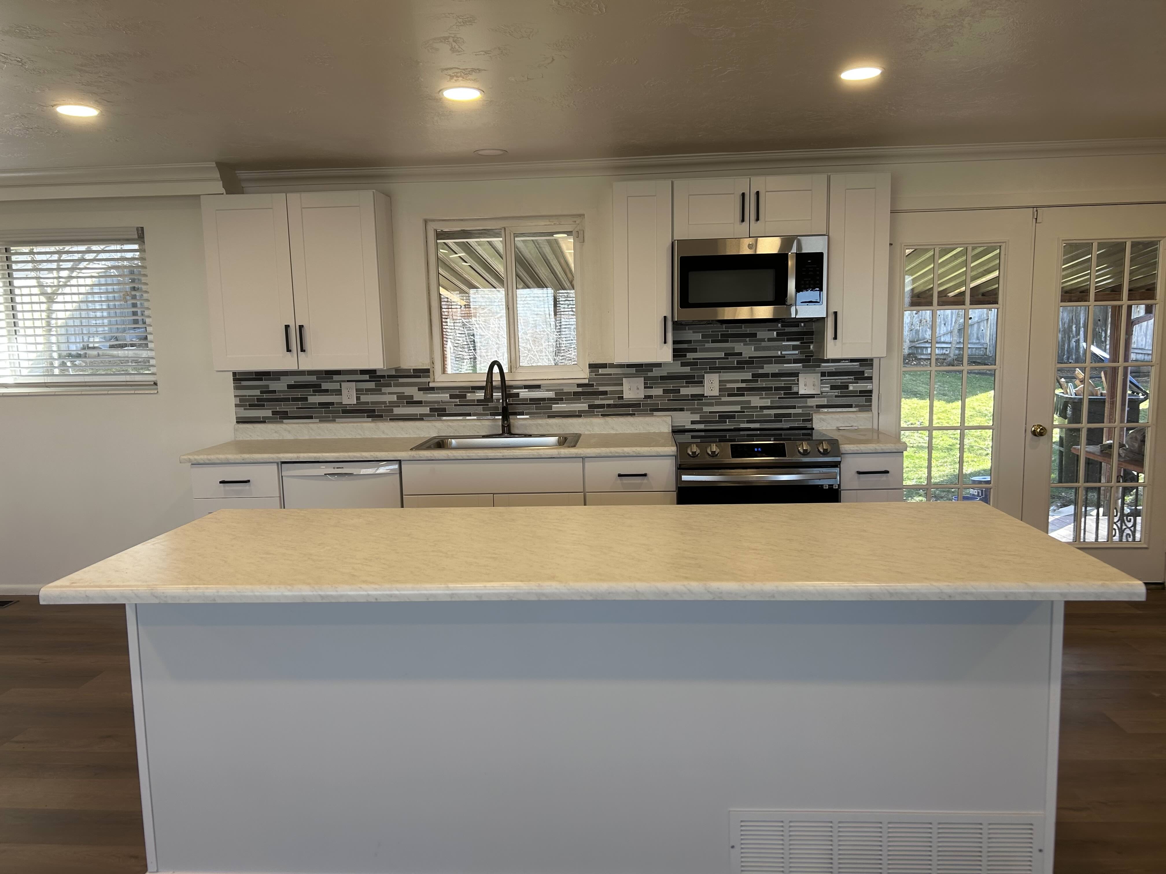 Bountiful House: 742 Charlene Dr