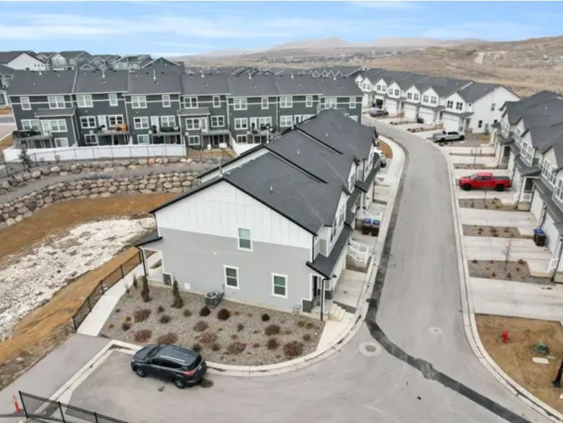 Eagle Mountain Townhome: 4536 E Hurstbourne Dr