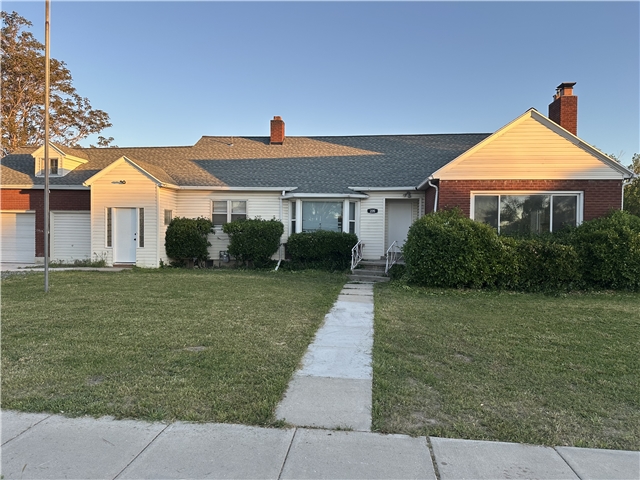 Midvale House: 220 E Greenwood Ave