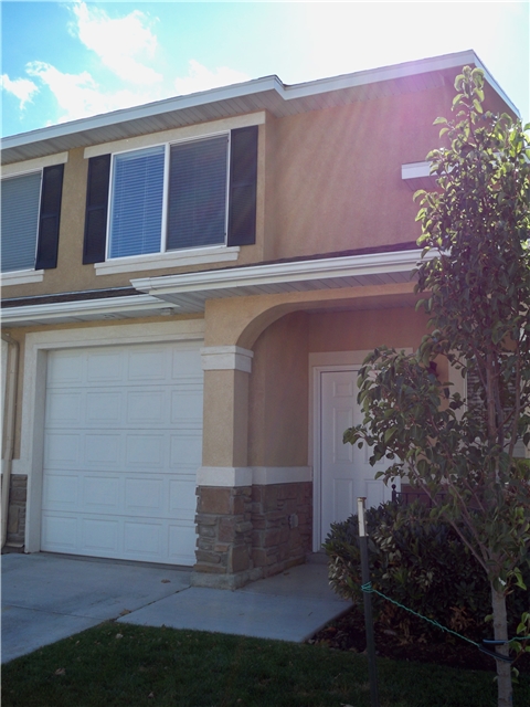 Sandy Townhome: 719 W Villa Bluff Way