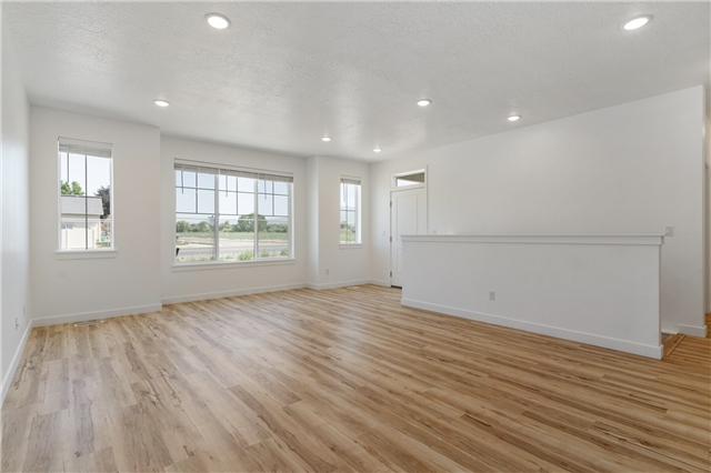 Layton Townhome: 2027 W 975 N