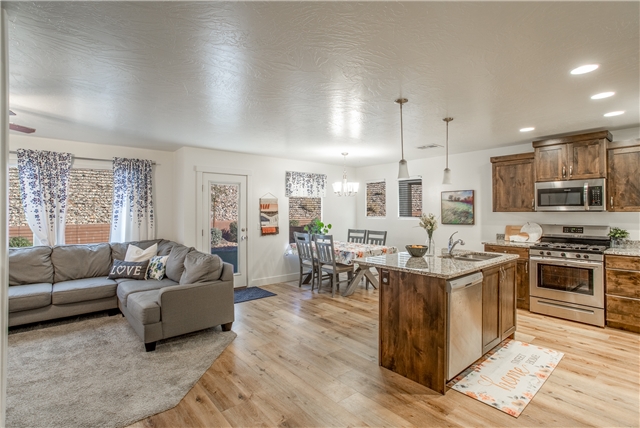 Saint George House: 6119 S Zelda Dr