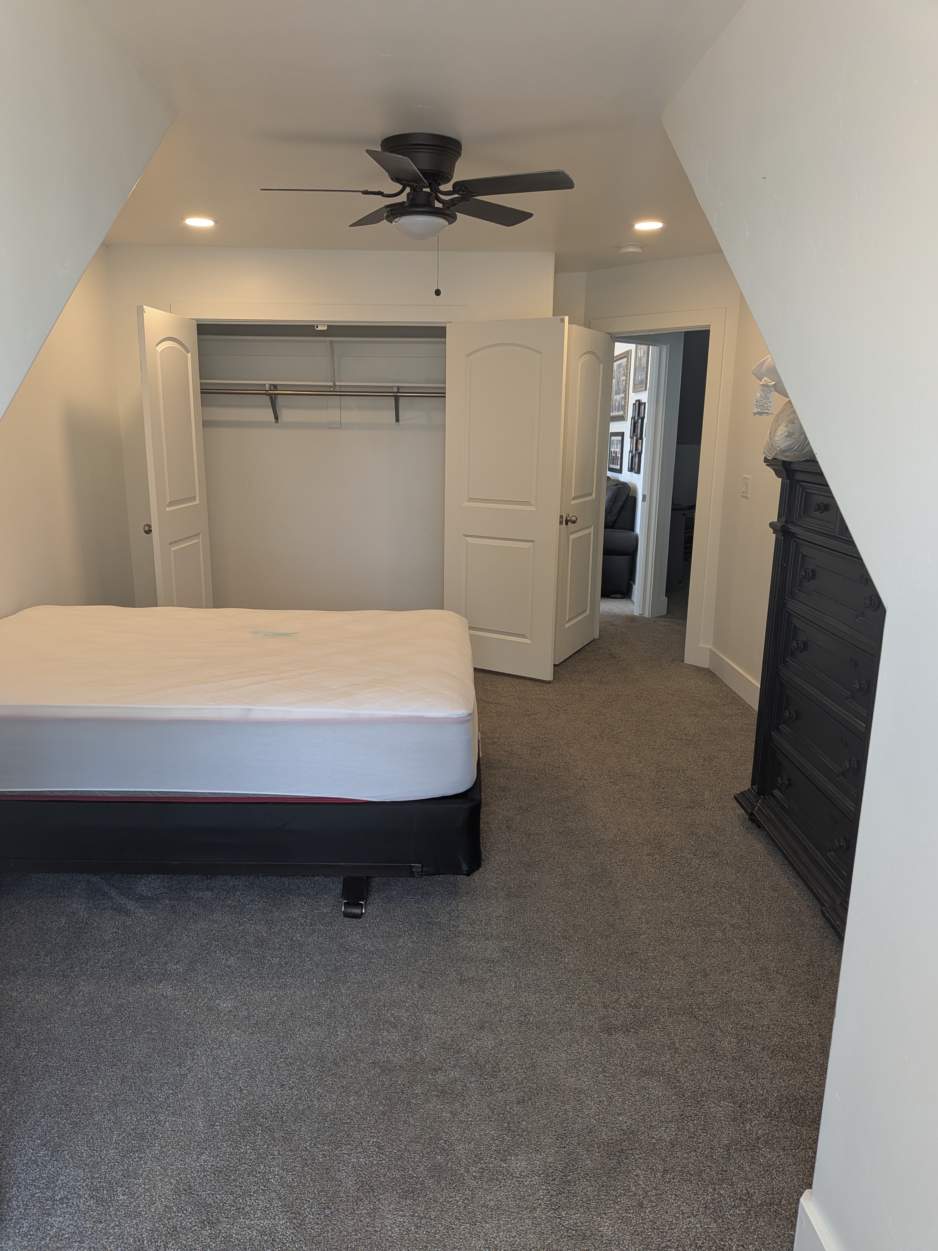 Eagle Mountain Single Room: 1211 E Russell Rd