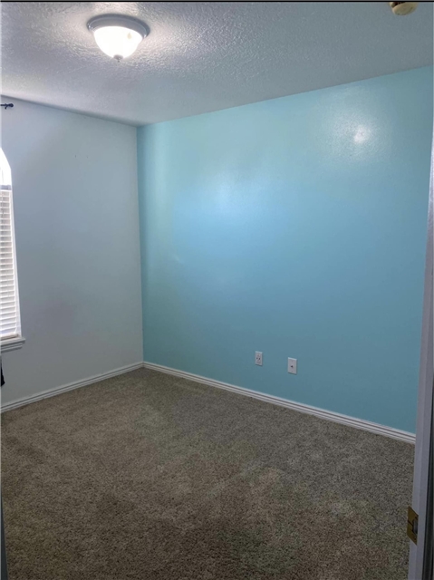 Logan Single Room: 1255 W Henrys Pt Dr