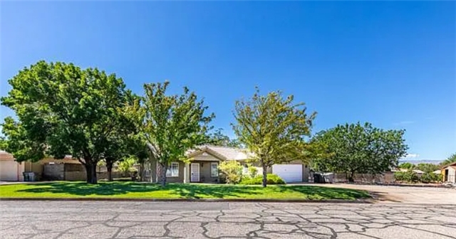 Saint George House: 485 Los Alamitos Dr
