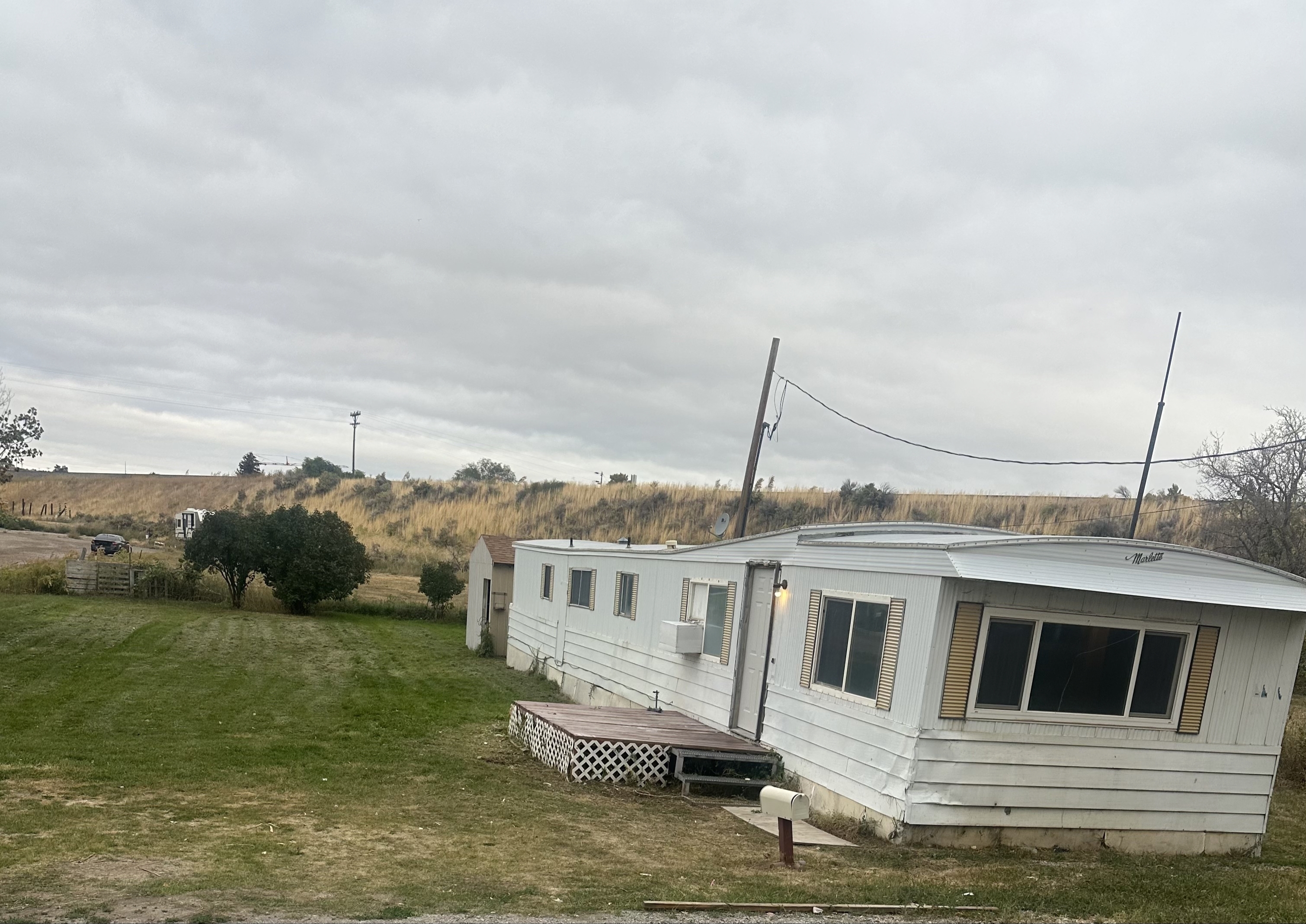 American Falls House: 250 S Oregon Trl