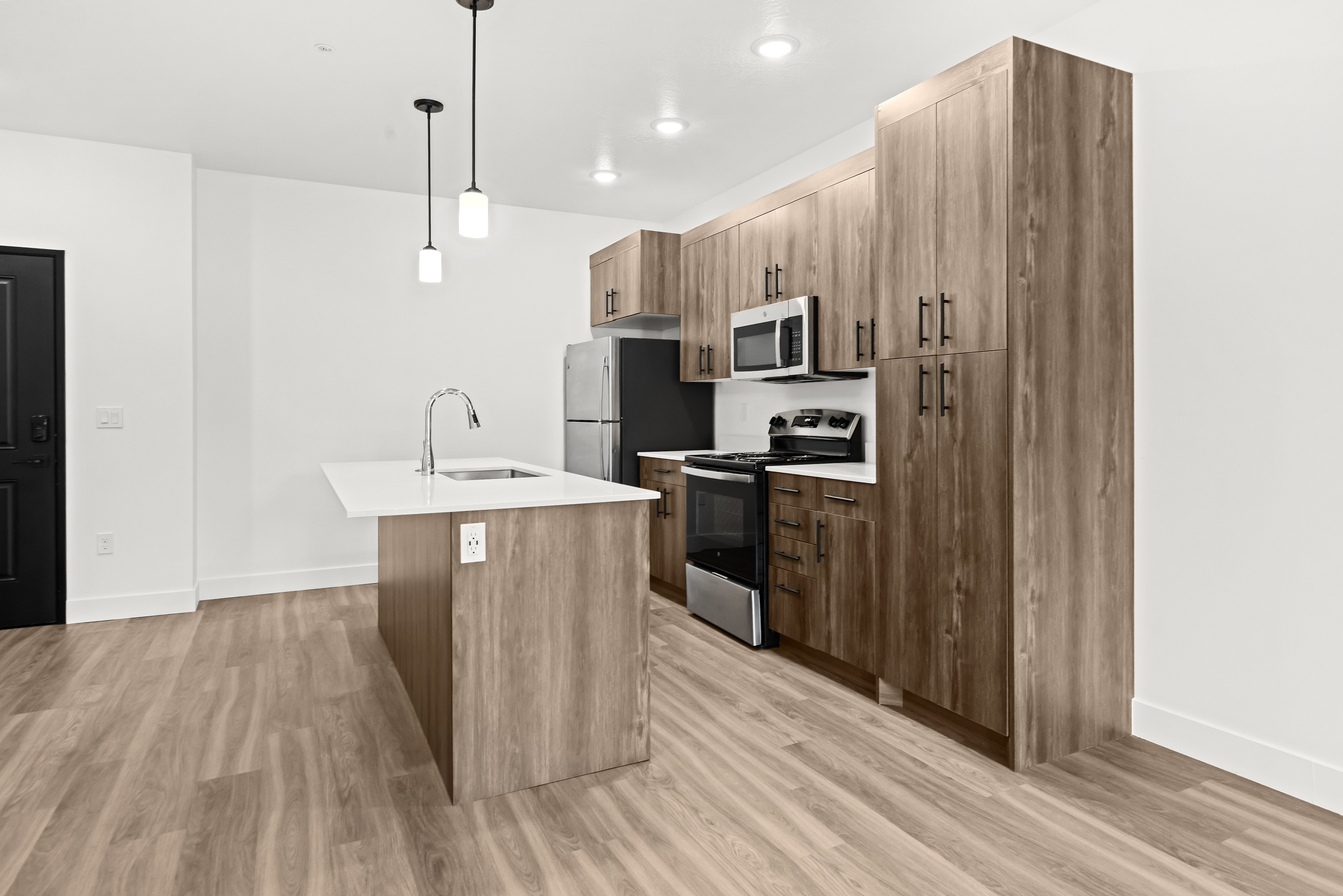 Logan Apartment: 156 S Main St