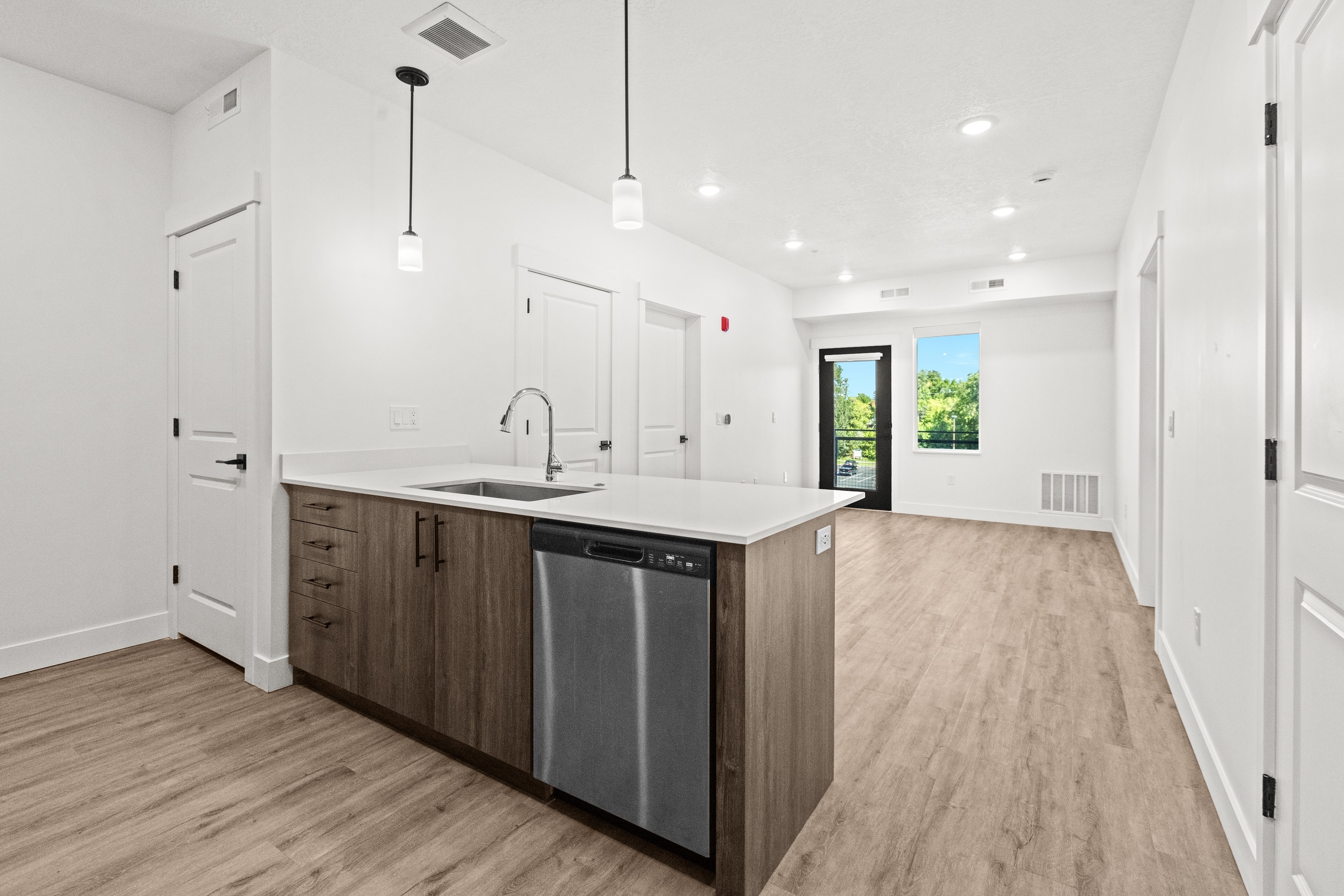 Logan Apartment: 156 S Main St