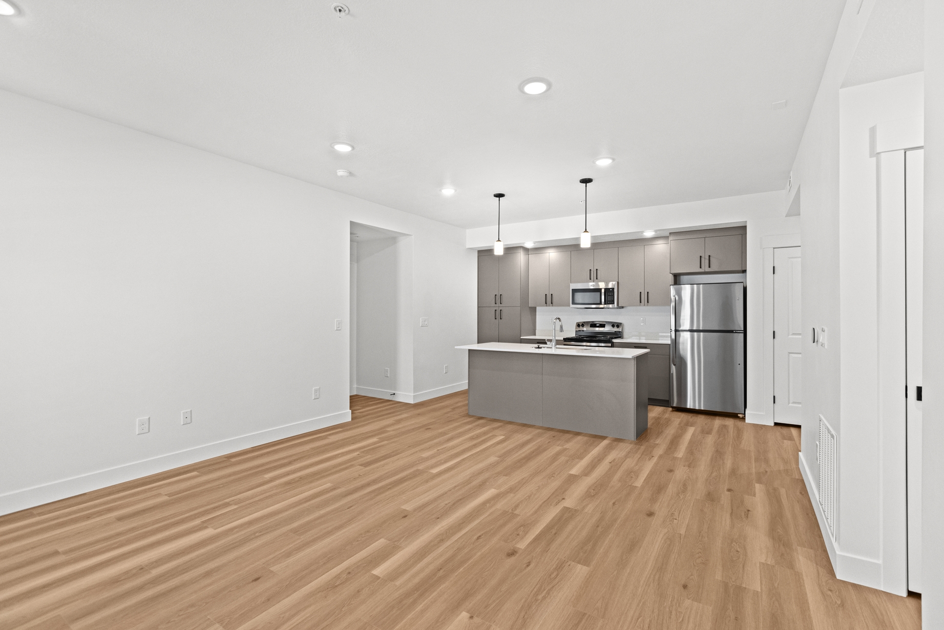Logan Apartment: 156 S Main St