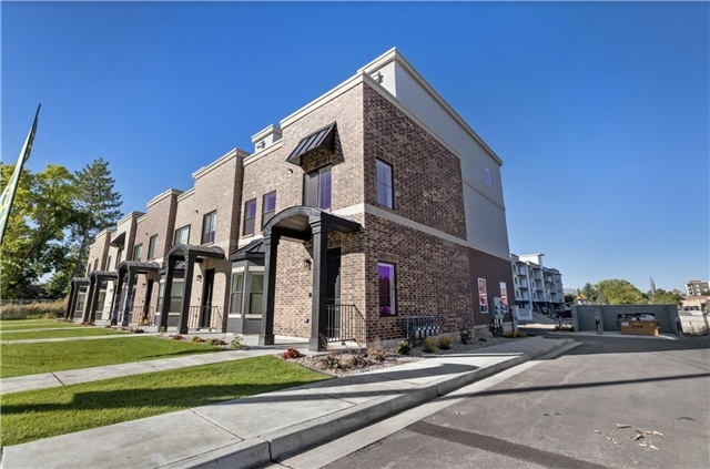 Logan Townhome: 156 S Main St
