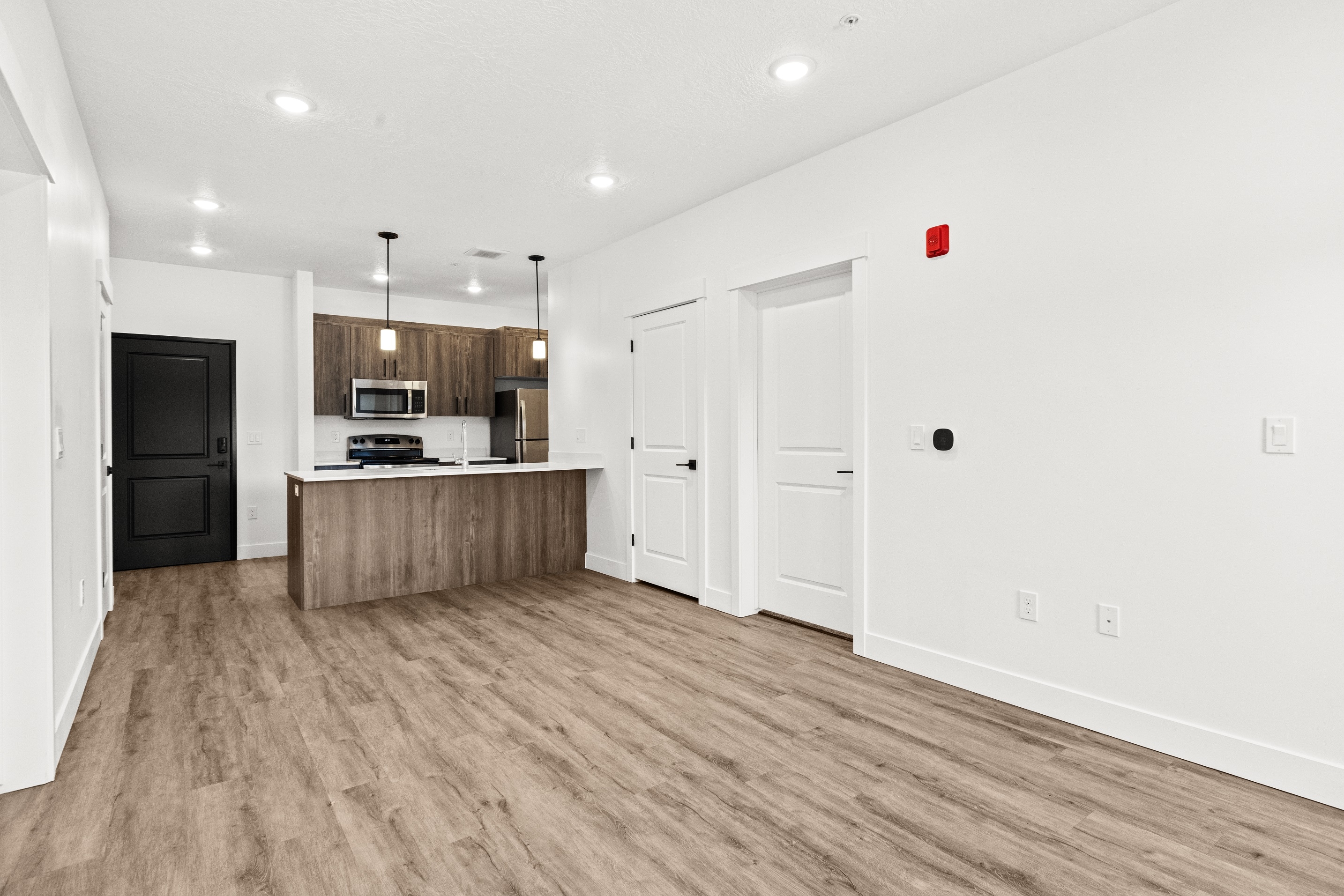 Logan Apartment: 156 S Main St