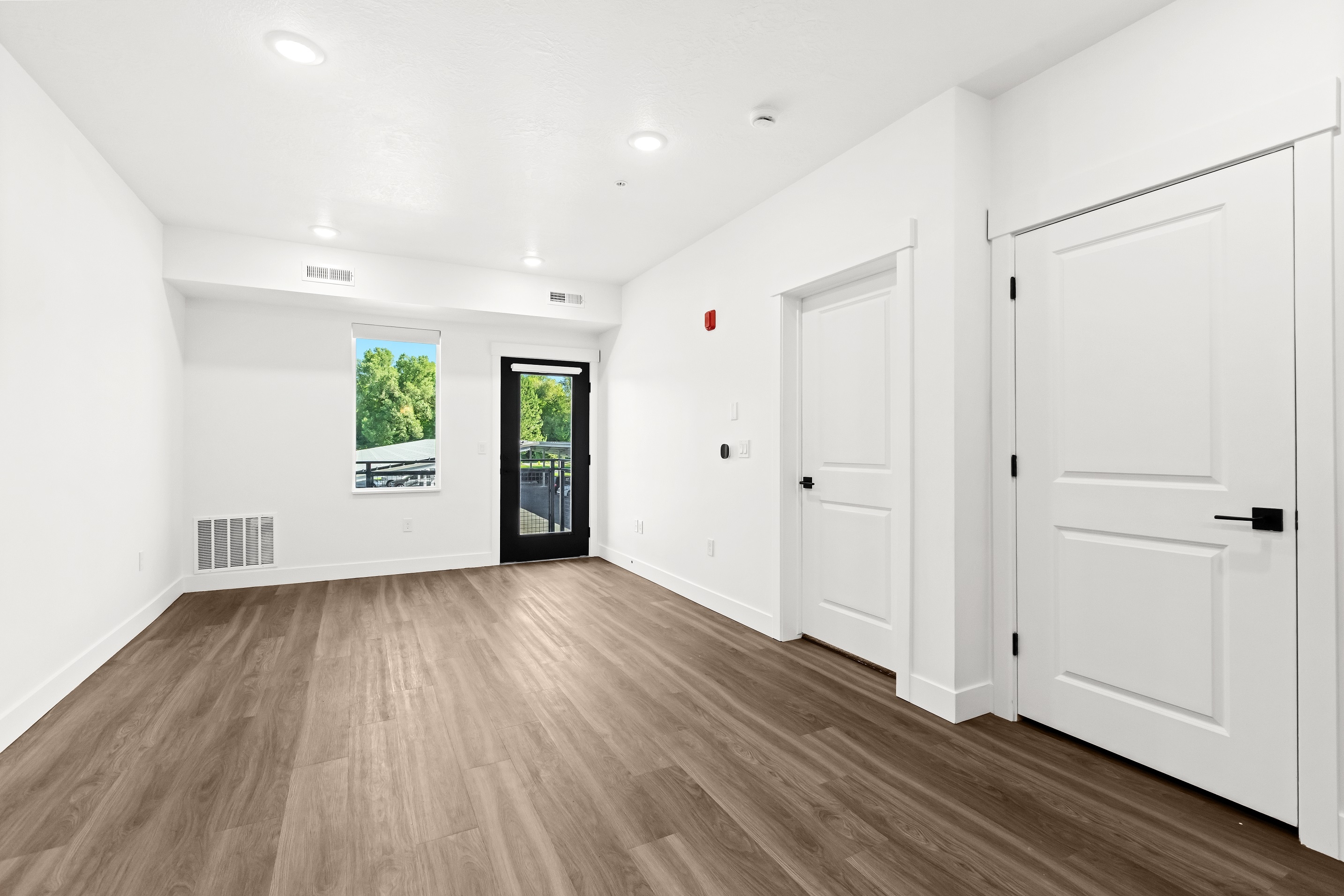 Logan Apartment: 156 S Main St