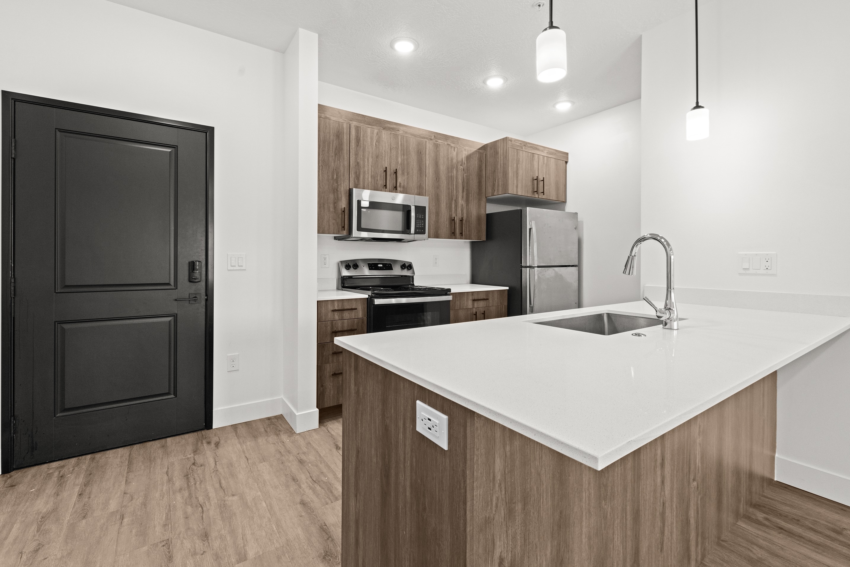 Logan Apartment: 156 S Main St