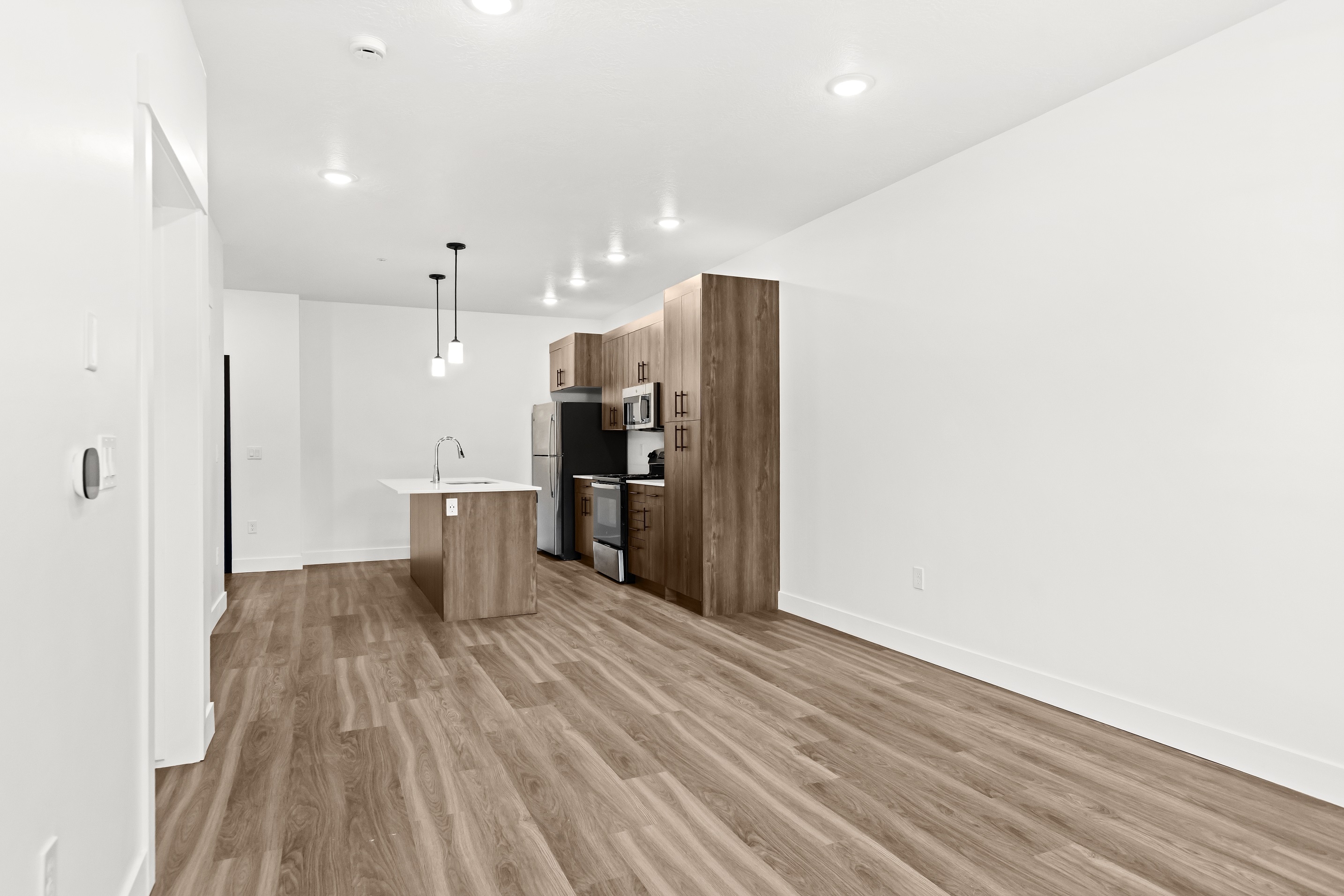 Logan Apartment: 156 S Main St